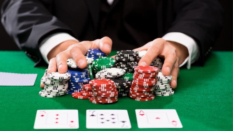 Tổng quan về trò chơi Poker online